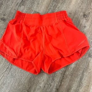 RED Lululemon hotty hot short 2.5”